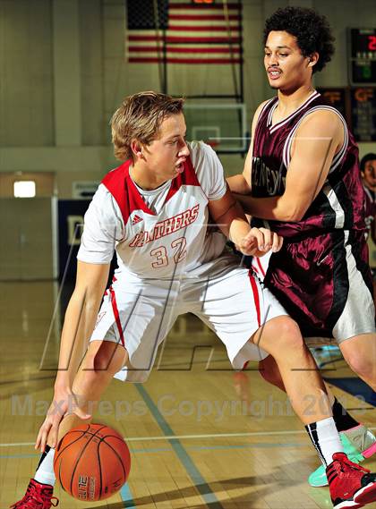 Thumbnail 3 in Vista vs. Independence (MaxPreps Holiday Classic) photogallery.
