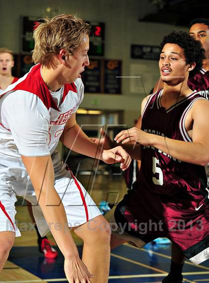 Thumbnail 1 in Vista vs. Independence (MaxPreps Holiday Classic) photogallery.