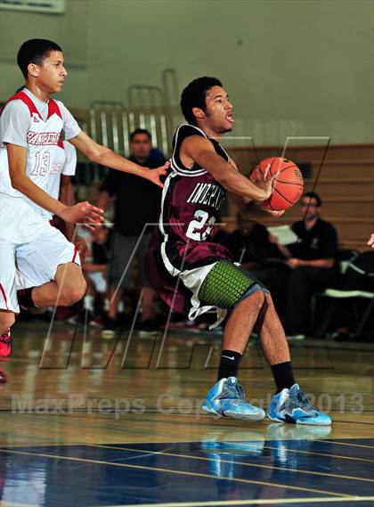 Thumbnail 1 in Vista vs. Independence (MaxPreps Holiday Classic) photogallery.