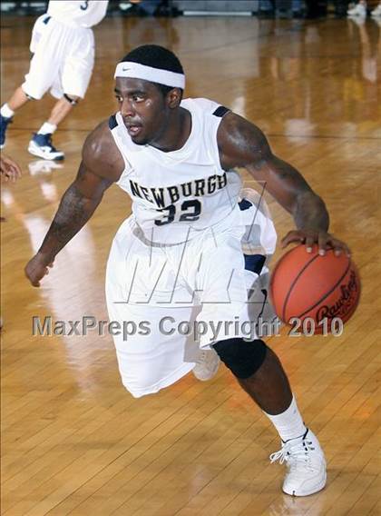 Thumbnail 2 in Mt. Vernon vs. Newburgh Free Academy (Class AA Regional Final) photogallery.