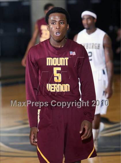 Thumbnail 2 in Mt. Vernon vs. Newburgh Free Academy (Class AA Regional Final) photogallery.