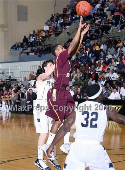 Thumbnail 1 in Mt. Vernon vs. Newburgh Free Academy (Class AA Regional Final) photogallery.