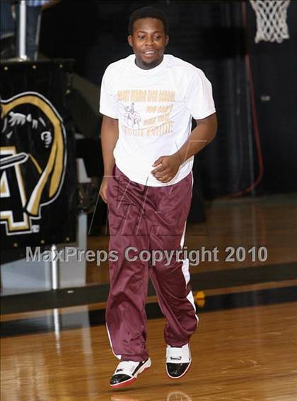 Thumbnail 1 in Mt. Vernon vs. Newburgh Free Academy (Class AA Regional Final) photogallery.