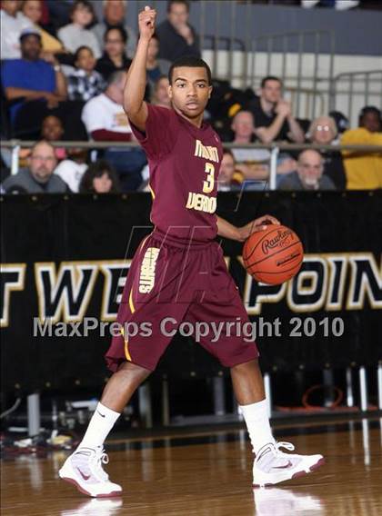 Thumbnail 2 in Mt. Vernon vs. Newburgh Free Academy (Class AA Regional Final) photogallery.