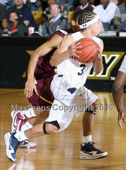 Thumbnail 2 in Mt. Vernon vs. Newburgh Free Academy (Class AA Regional Final) photogallery.