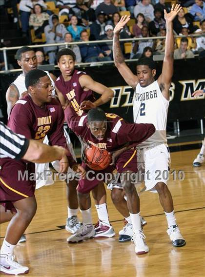 Thumbnail 3 in Mt. Vernon vs. Newburgh Free Academy (Class AA Regional Final) photogallery.