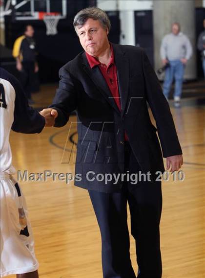 Thumbnail 2 in Mt. Vernon vs. Newburgh Free Academy (Class AA Regional Final) photogallery.
