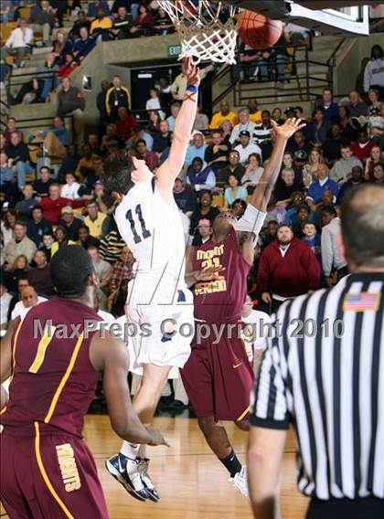 Thumbnail 2 in Mt. Vernon vs. Newburgh Free Academy (Class AA Regional Final) photogallery.