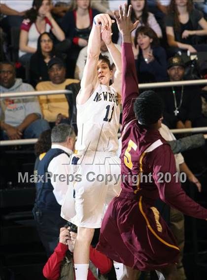 Thumbnail 1 in Mt. Vernon vs. Newburgh Free Academy (Class AA Regional Final) photogallery.