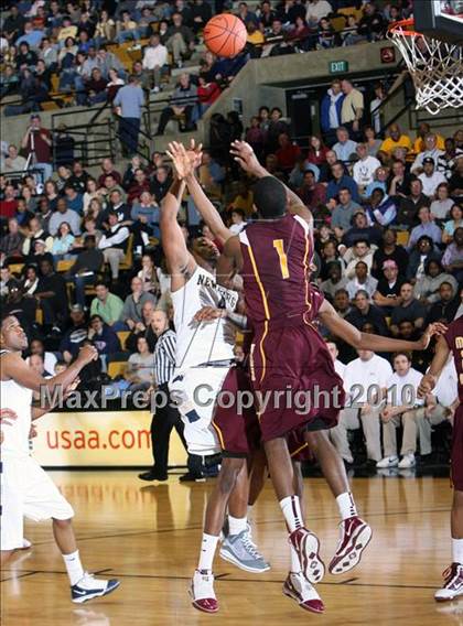 Thumbnail 3 in Mt. Vernon vs. Newburgh Free Academy (Class AA Regional Final) photogallery.