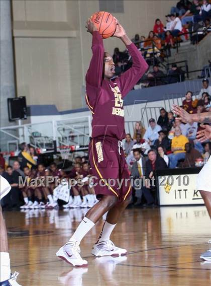 Thumbnail 2 in Mt. Vernon vs. Newburgh Free Academy (Class AA Regional Final) photogallery.