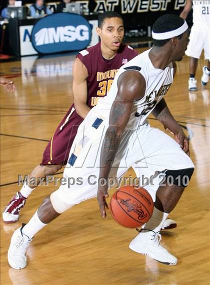 Thumbnail 3 in Mt. Vernon vs. Newburgh Free Academy (Class AA Regional Final) photogallery.