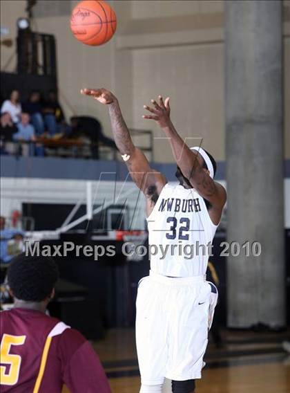 Thumbnail 2 in Mt. Vernon vs. Newburgh Free Academy (Class AA Regional Final) photogallery.
