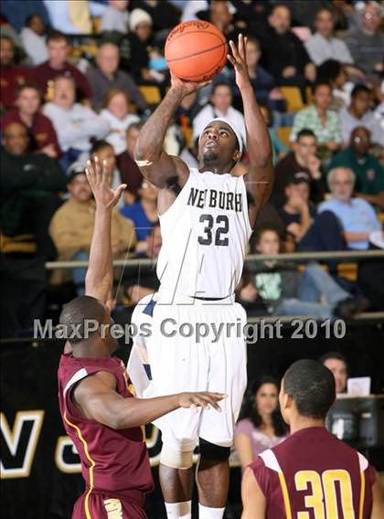 Thumbnail 2 in Mt. Vernon vs. Newburgh Free Academy (Class AA Regional Final) photogallery.