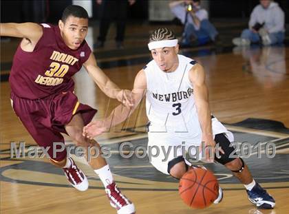 Thumbnail 3 in Mt. Vernon vs. Newburgh Free Academy (Class AA Regional Final) photogallery.