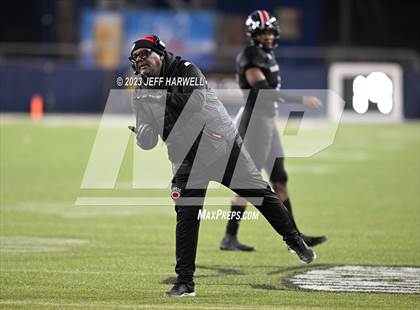 Thumbnail 1 in Archbishop Alter vs. Glenville (OHSAA D4 Final) photogallery.