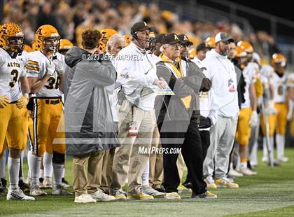 Thumbnail 2 in Archbishop Alter vs. Glenville (OHSAA D4 Final) photogallery.