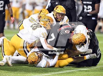 Thumbnail 2 in Archbishop Alter vs. Glenville (OHSAA D4 Final) photogallery.