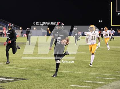 Thumbnail 1 in Archbishop Alter vs. Glenville (OHSAA D4 Final) photogallery.