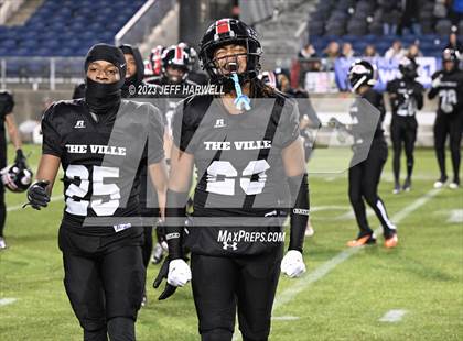 Thumbnail 3 in Archbishop Alter vs. Glenville (OHSAA D4 Final) photogallery.