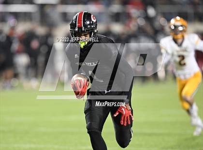 Thumbnail 1 in Archbishop Alter vs. Glenville (OHSAA D4 Final) photogallery.