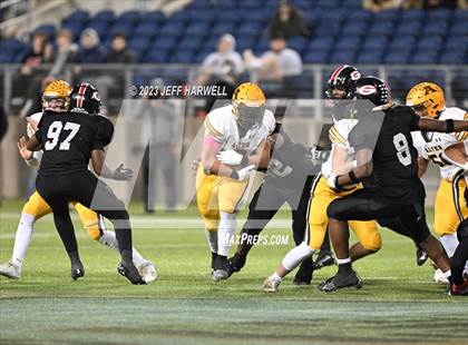 Thumbnail 3 in Archbishop Alter vs. Glenville (OHSAA D4 Final) photogallery.