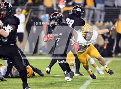 Thumbnail 3 in Archbishop Alter vs. Glenville (OHSAA D4 Final) photogallery.