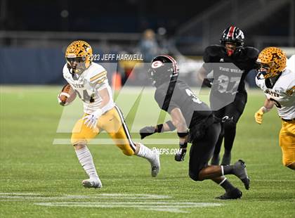 Thumbnail 1 in Archbishop Alter vs. Glenville (OHSAA D4 Final) photogallery.