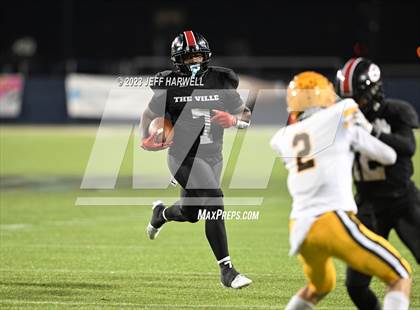 Thumbnail 3 in Archbishop Alter vs. Glenville (OHSAA D4 Final) photogallery.