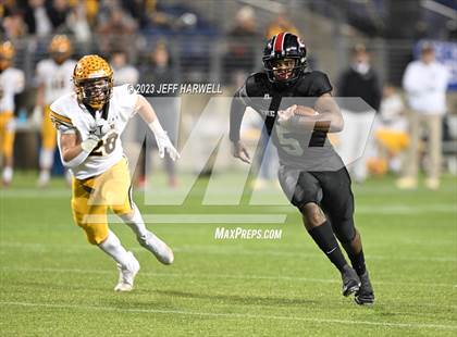 Thumbnail 2 in Archbishop Alter vs. Glenville (OHSAA D4 Final) photogallery.