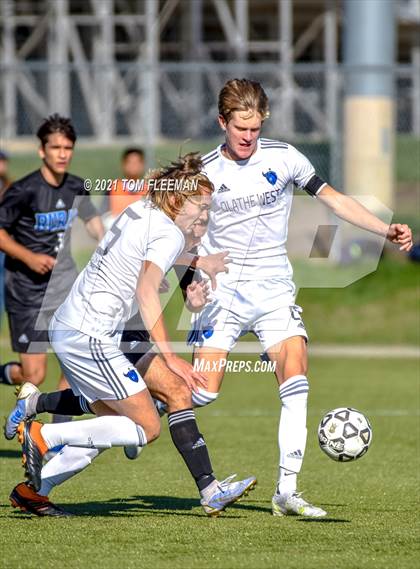 Thumbnail 2 in Washburn Rural vs Olathe West (KSHSAA 6A Championship) photogallery.