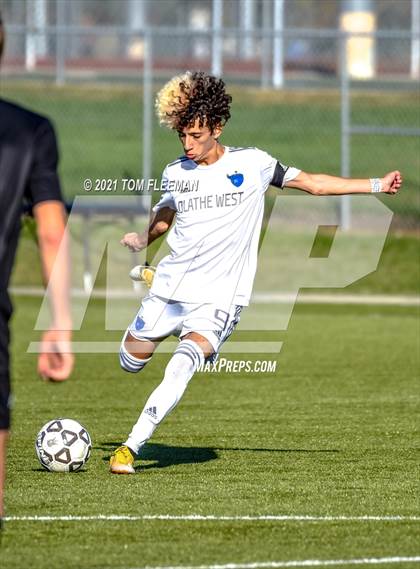 Thumbnail 3 in Washburn Rural vs Olathe West (KSHSAA 6A Championship) photogallery.