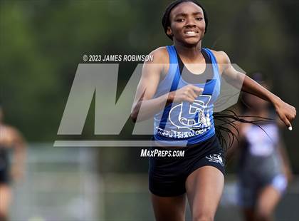 Thumbnail 1 in Sandra Cheeseborough Invitational (200 Meter) photogallery.