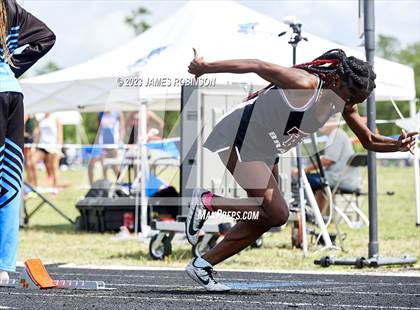 Thumbnail 1 in Sandra Cheeseborough Invitational (200 Meter) photogallery.