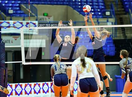Thumbnail 1 in Baptist Prep vs. Shiloh Christian (AAA 4A Final) photogallery.