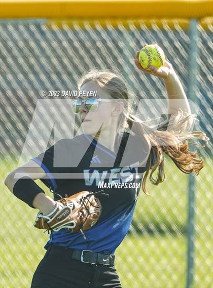 Thumbnail 1 in Arrowhead @ Waukesha West photogallery.