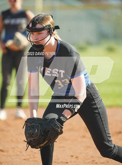 Thumbnail 1 in Arrowhead @ Waukesha West photogallery.