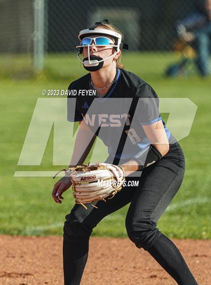 Thumbnail 1 in Arrowhead @ Waukesha West photogallery.