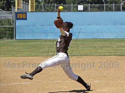 Thumbnail 1 in Lincoln vs. Kennedy (Valley Classic) photogallery.