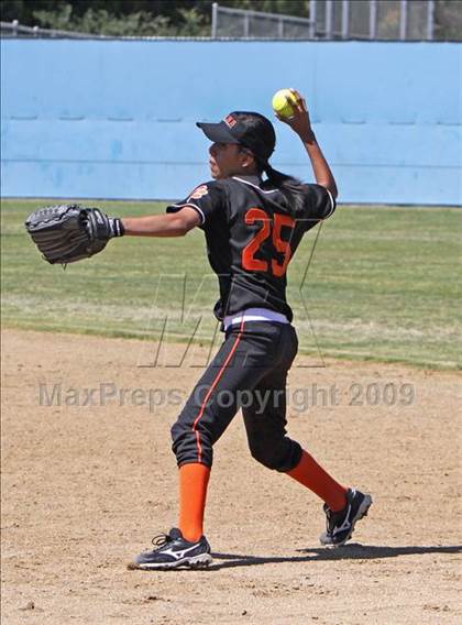 Thumbnail 2 in Lincoln vs. Kennedy (Valley Classic) photogallery.