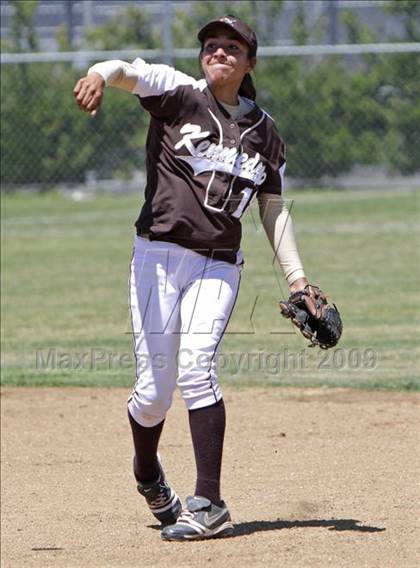 Thumbnail 2 in Lincoln vs. Kennedy (Valley Classic) photogallery.