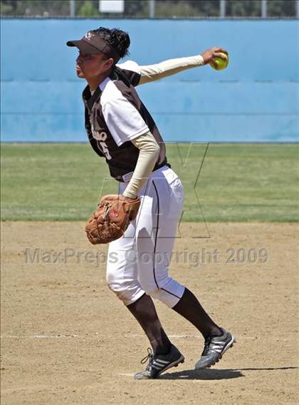 Thumbnail 2 in Lincoln vs. Kennedy (Valley Classic) photogallery.