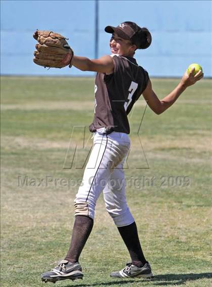 Thumbnail 3 in Lincoln vs. Kennedy (Valley Classic) photogallery.