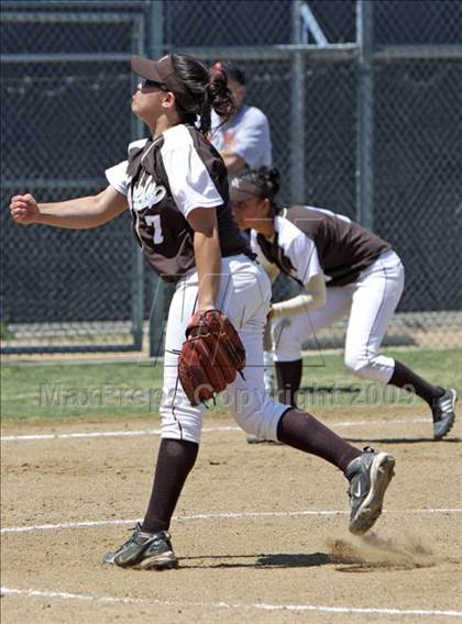 Thumbnail 2 in Lincoln vs. Kennedy (Valley Classic) photogallery.