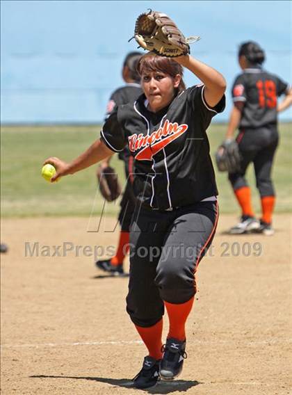 Thumbnail 2 in Lincoln vs. Kennedy (Valley Classic) photogallery.