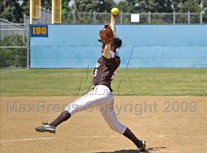 Thumbnail 3 in Lincoln vs. Kennedy (Valley Classic) photogallery.