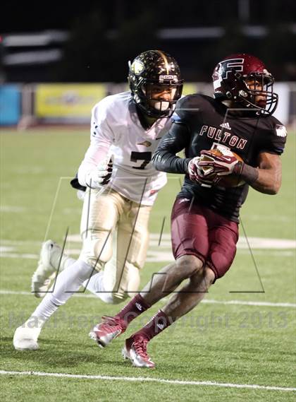 Thumbnail 1 in Giles County vs. Fulton (TSSAA Division I Class 4A BlueCross Bowl)  photogallery.