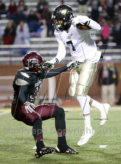 Thumbnail 2 in Giles County vs. Fulton (TSSAA Division I Class 4A BlueCross Bowl)  photogallery.