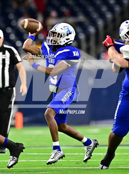 Thumbnail 1 in King vs. Katy (UIL 6A Div 2 Region 3 Finals) photogallery.