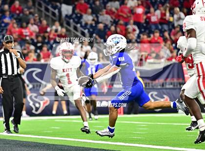 Thumbnail 2 in King vs. Katy (UIL 6A Div 2 Region 3 Finals) photogallery.